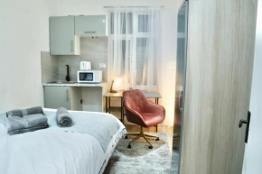 Beautiful Modern Studio Flat - Professional Market
